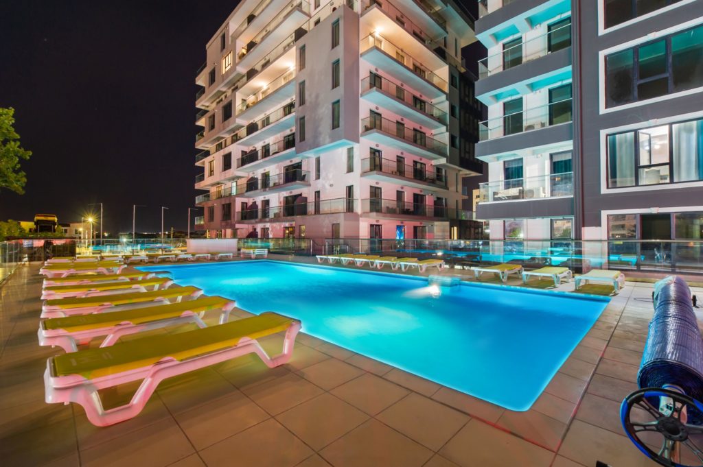 hotel si piscina mamaia